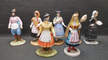 Oito figuras «Trajes regionais»